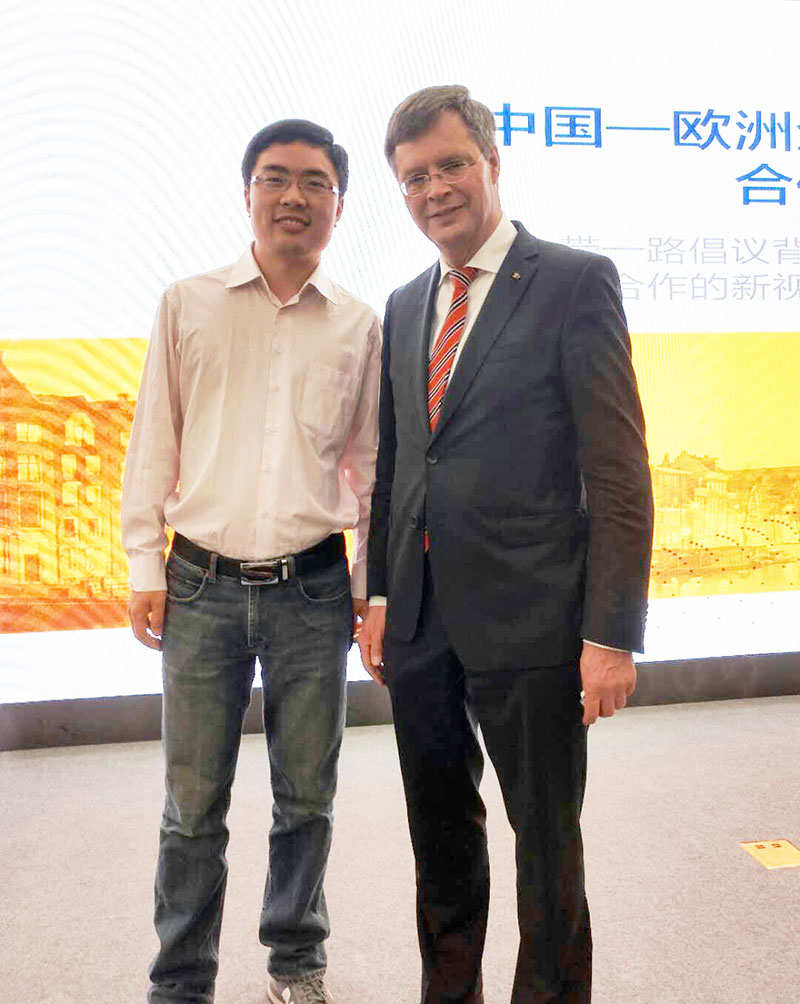 杭州中譯翻譯有限公司單海江總經理與荷蘭前首相Jan Peter Balkenende合影留念.jpg