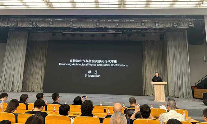 坂茂講座現場.jpg